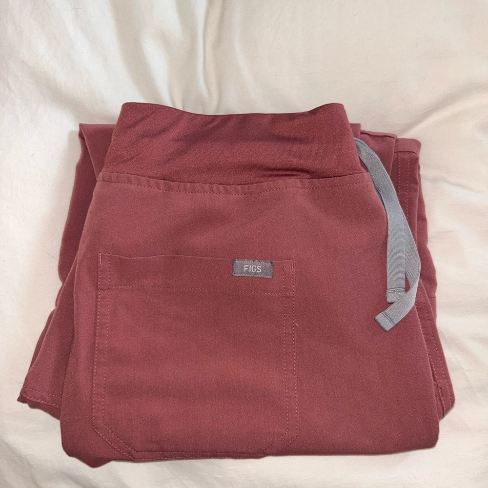 Figs Women's Mauve Straight Leg Pants